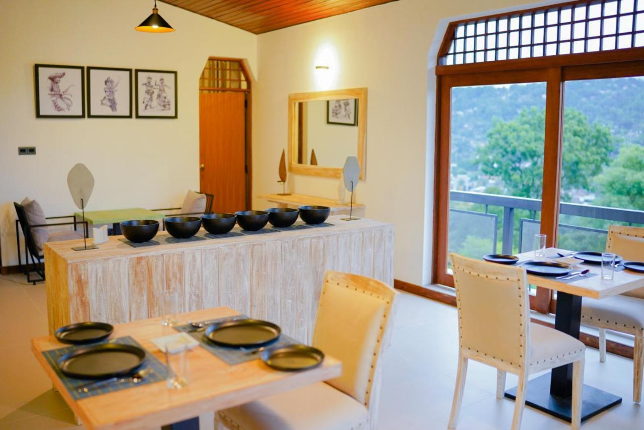 Chariot Square Hotel Kandy Exterior photo