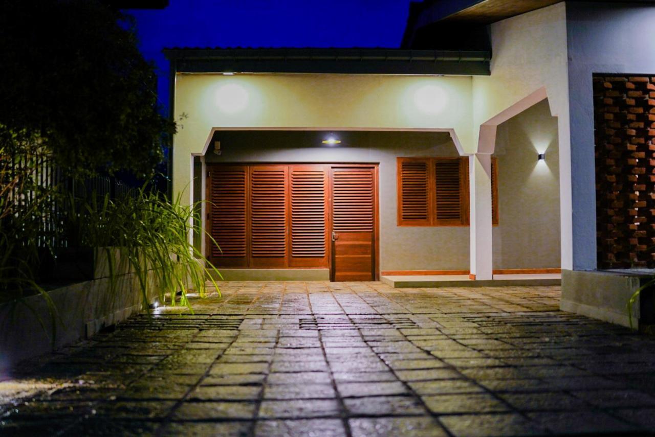 Chariot Square Hotel Kandy Exterior photo