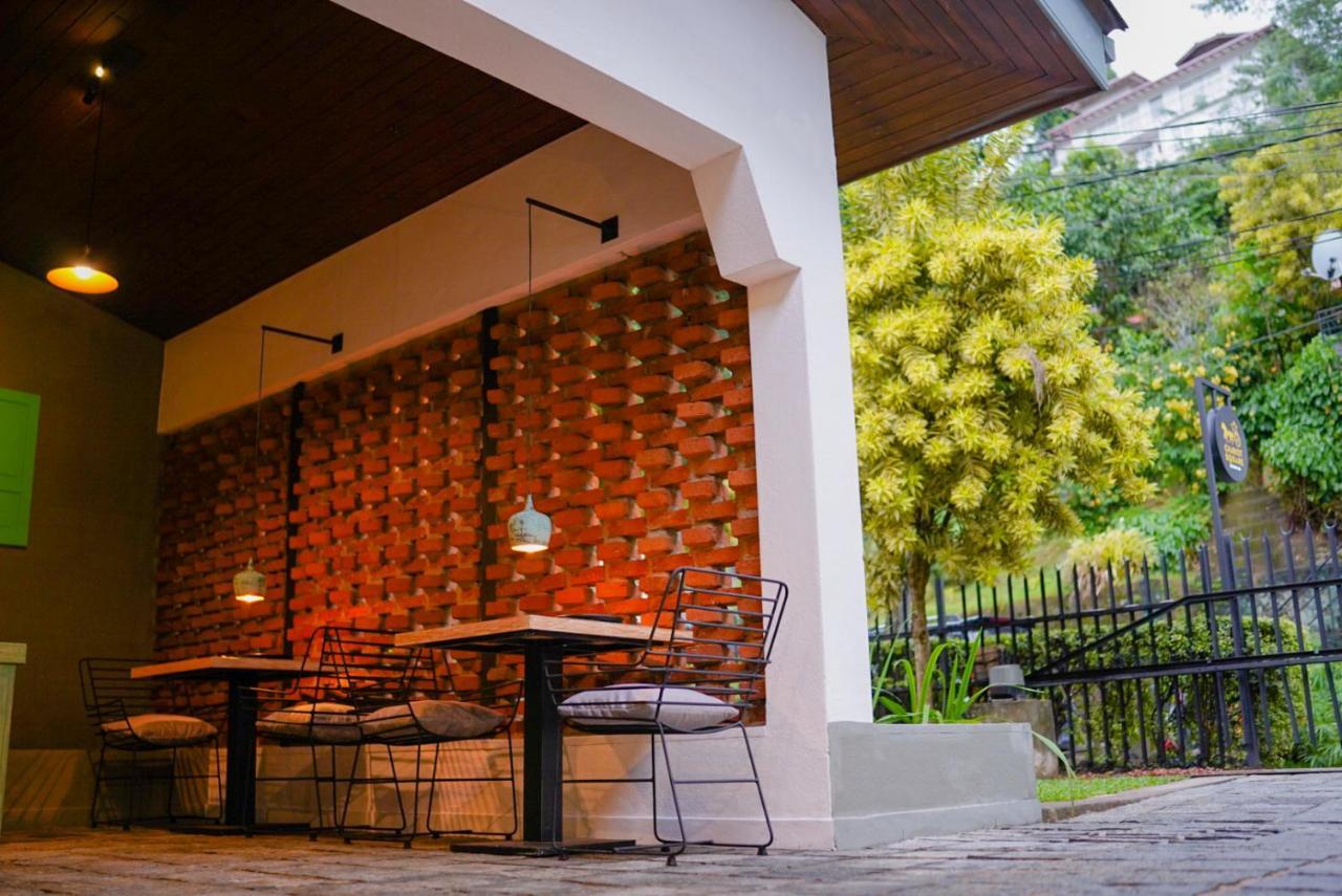 Chariot Square Hotel Kandy Exterior photo